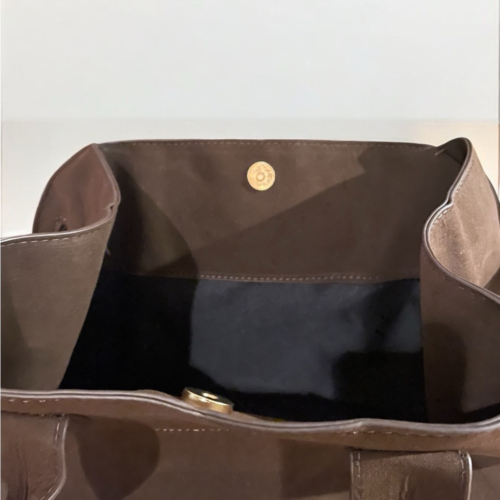 Woman’s Faux Suede Sachel Bag W/ Gold Hardware snap closure NWOT ~ LAST ONE - Picture 7 of 7